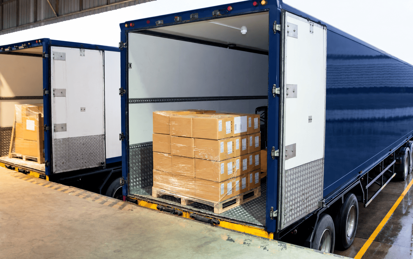 Heavy vehicle carrying a restrained load