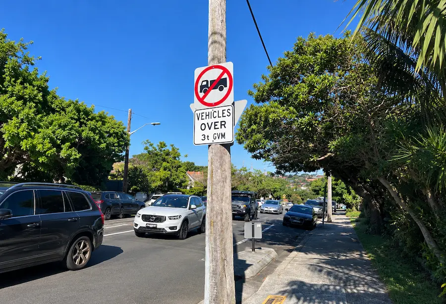 No trucks sign for vehicles over 3t on a suburban street in NSW