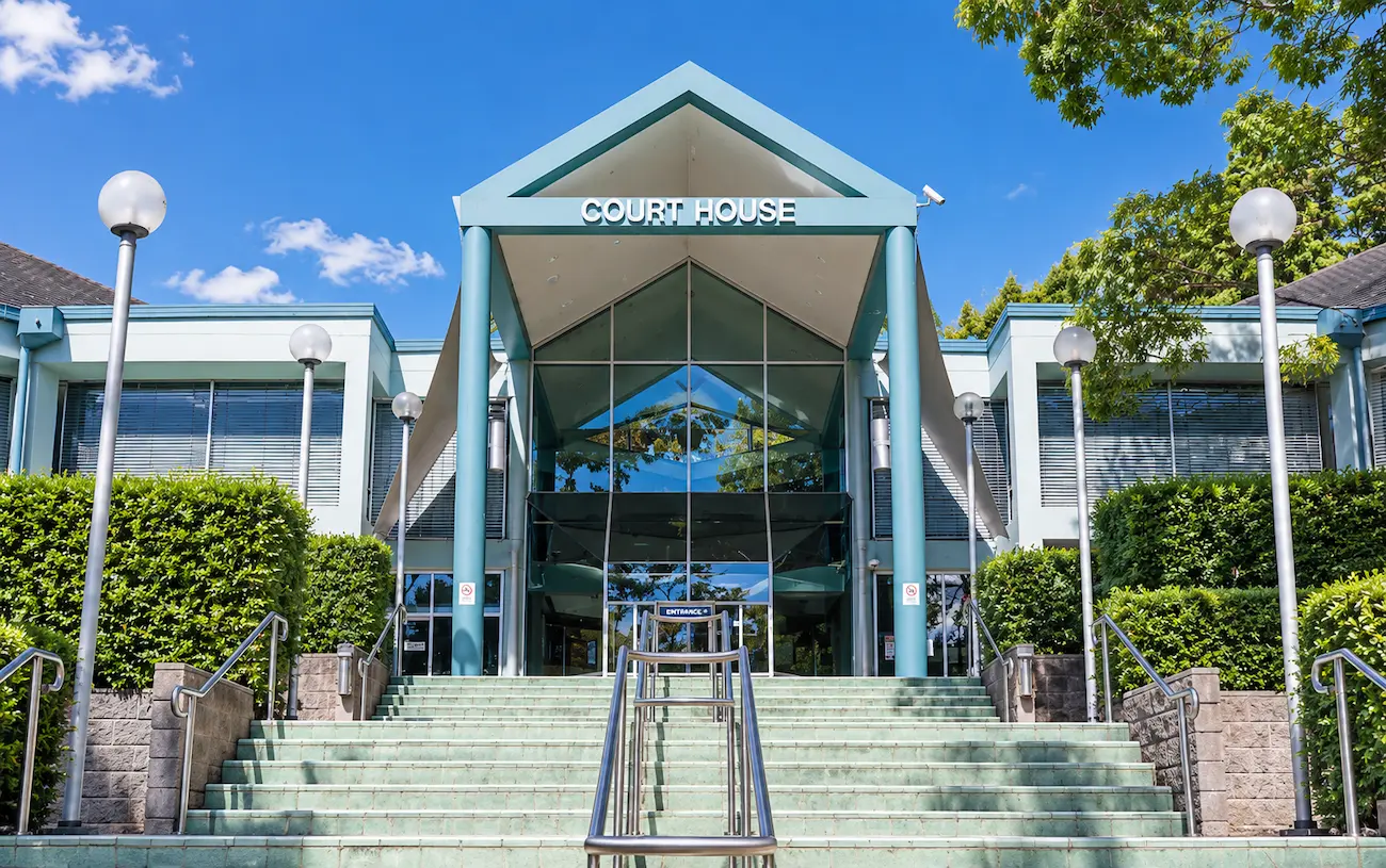 Steps leading up to the glass entrance of Gosford Local and District Court